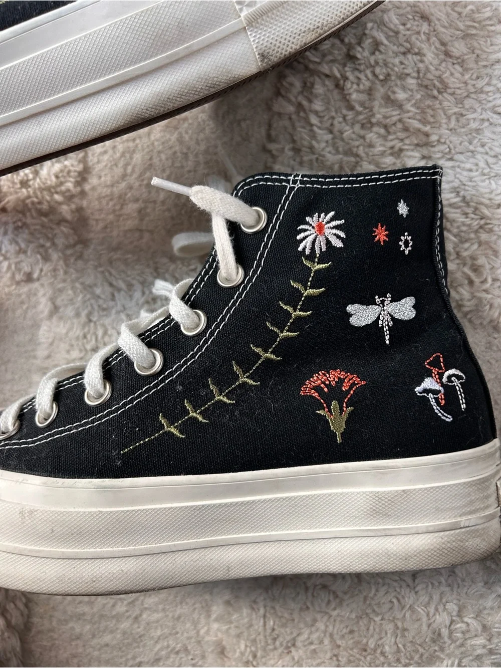 Converse Chuck Taylor All Star Lift Sneakers Enchanted Garden Embroidered 7.5